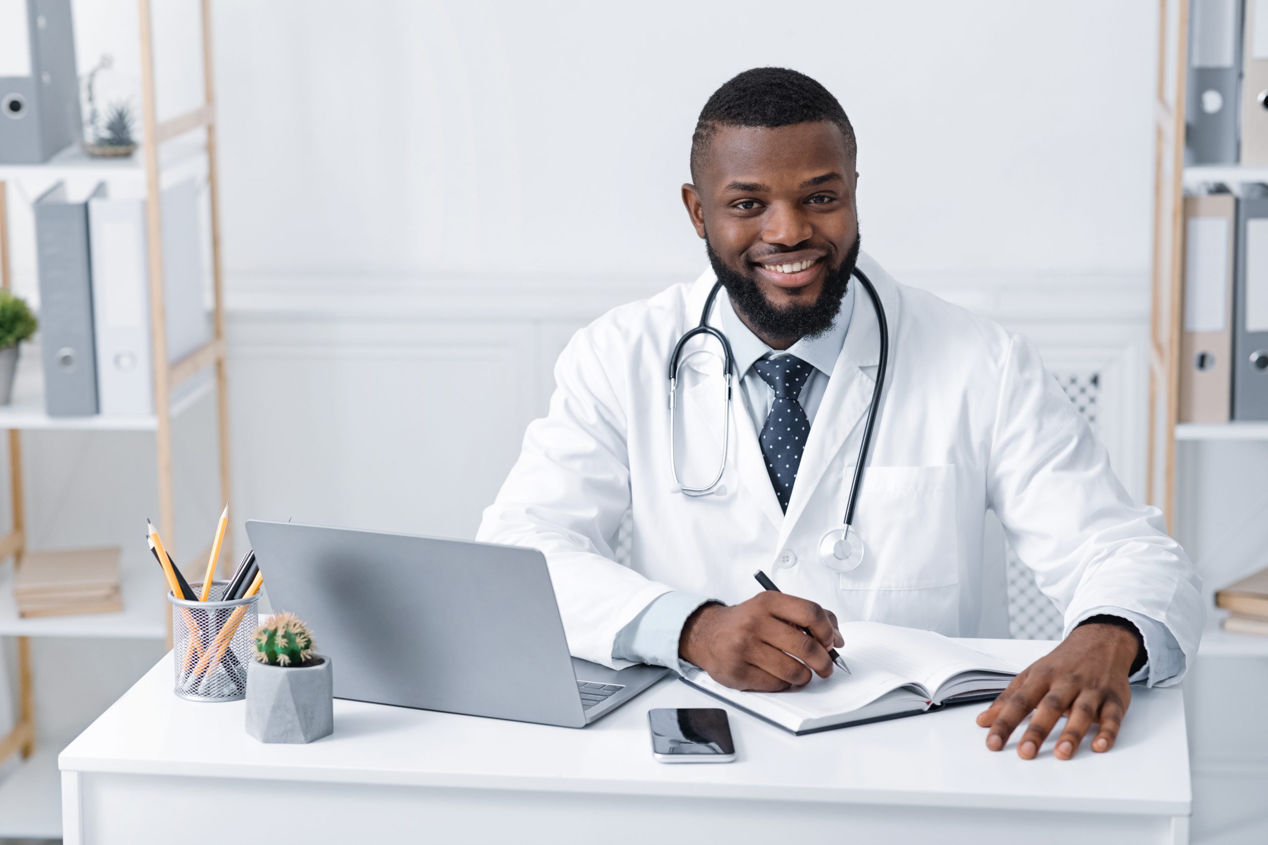 https://www.authx.com/wp-content/uploads/2022/02/A-doctor-showing-happiness-in-using-EHR-services.jpg